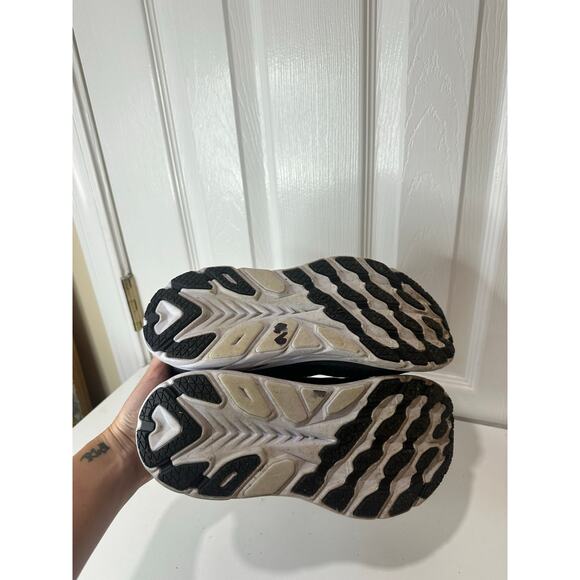 Hoka One One Clifton 8 Women’s Sz 7.5B Black White Sneakers Nice Light Use - Picture 7 of 7